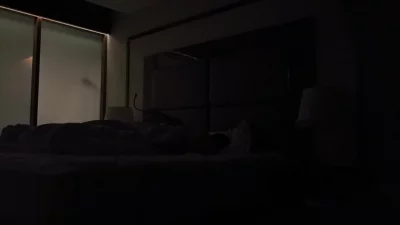 平安夜操醒睡梦中的骚逼女友