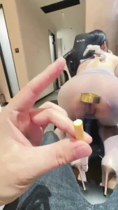 用逼抽烟？头一回见，电竞点陪玩，现在的服务都这么牛逼的吗