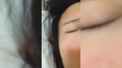 求我射到她的嘴里，抛媚眼说还没给舍友吃过呢