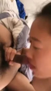 这骚屄得舔多少根鸡巴才能有这种口活？